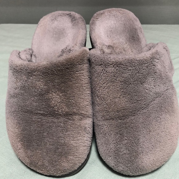 Vionic - Picture 2 of 11